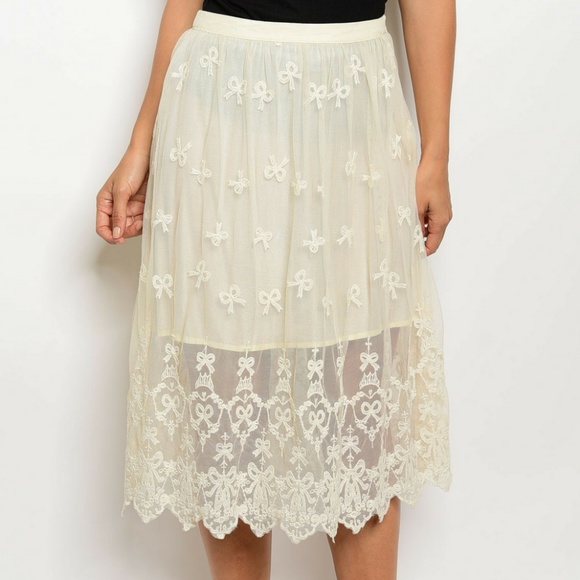 Cream Lace Skirt {Alythea} - Picture 3 of 4
